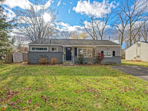 13 Winslow Drive, Schenectady, NY 12309