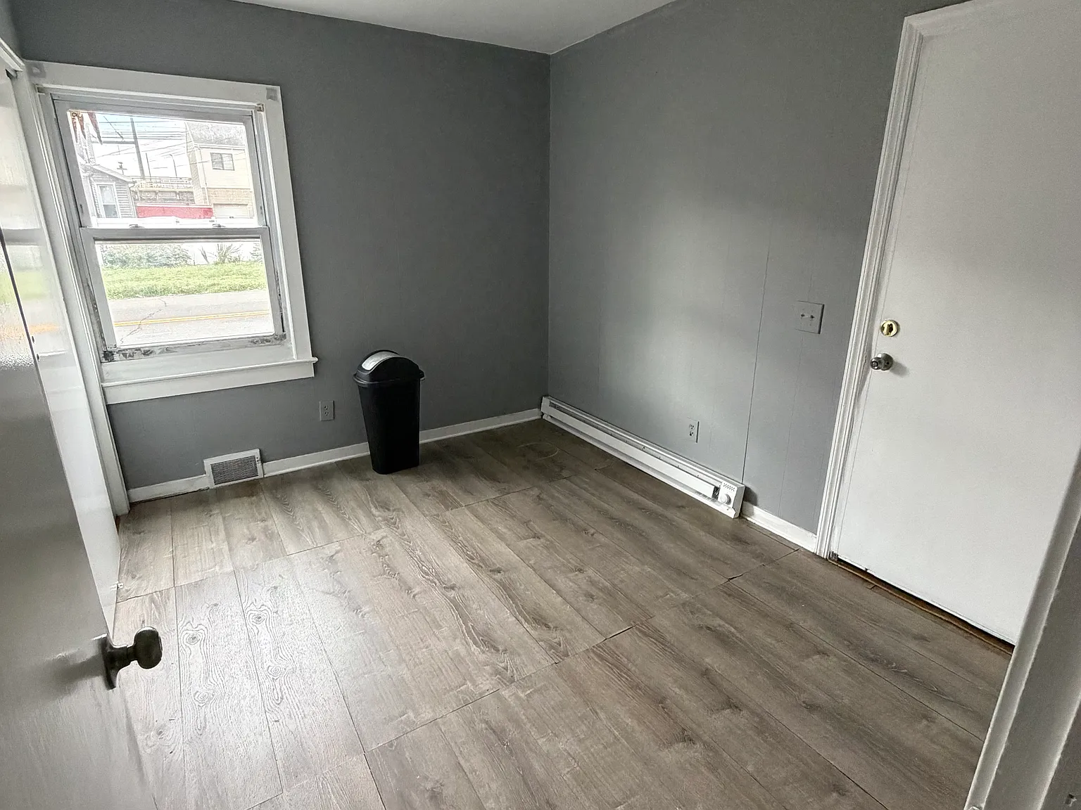3 bed, 950 sqft, $3,000 — Photo 3