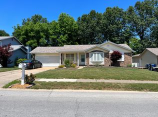 1611 Treetop Dr, Saint Charles, MO 63303