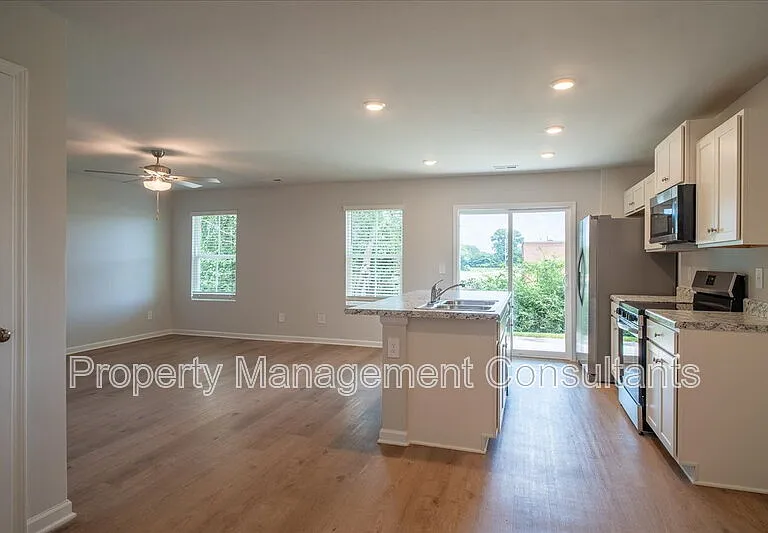 4151 Hudson Ct — Photo 5