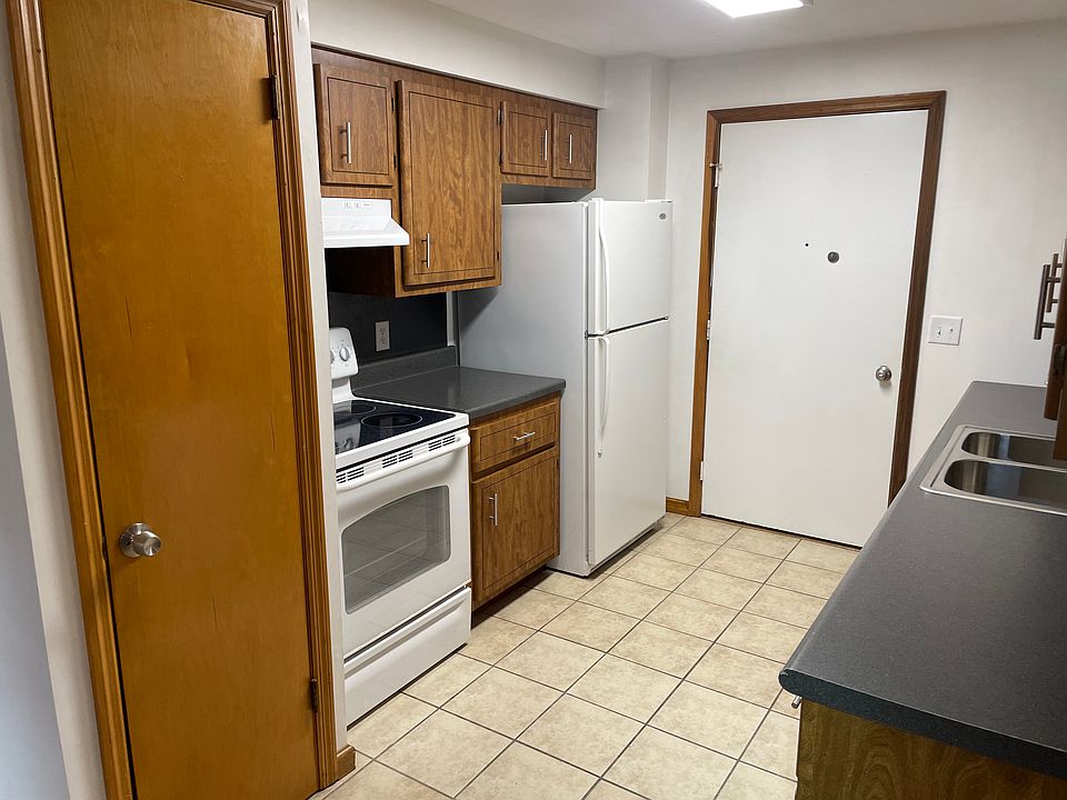 1st image of 202 Meadow Brook Dr APT 4