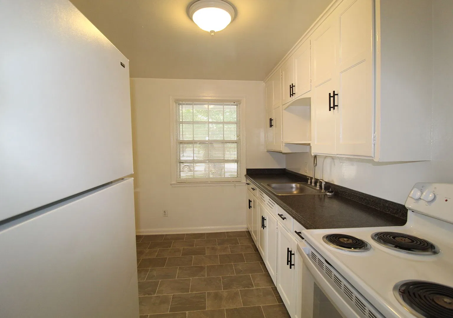 1 Bedroom 1 Bath Duplex in Navy Hill Area in Olathe — Photo 4
