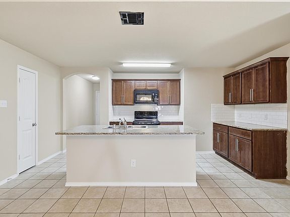 4th image of 2334 Triston St