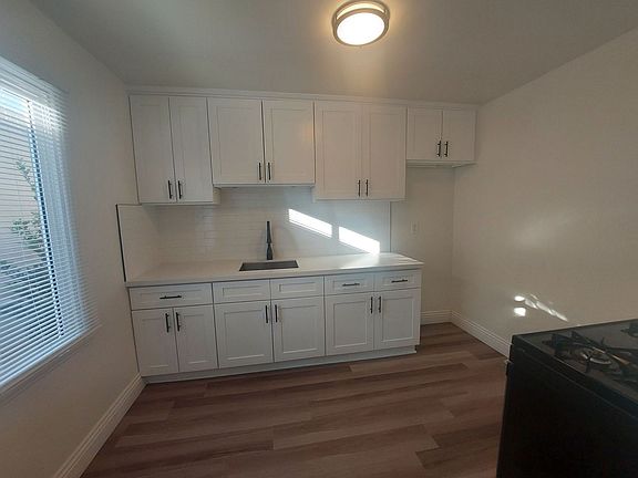 3rd image of 922 E 2nd St APT 18