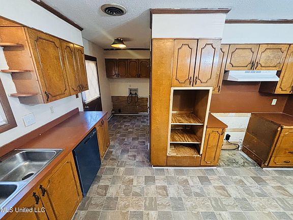 3rd image of 2605 Cliffwood Dr