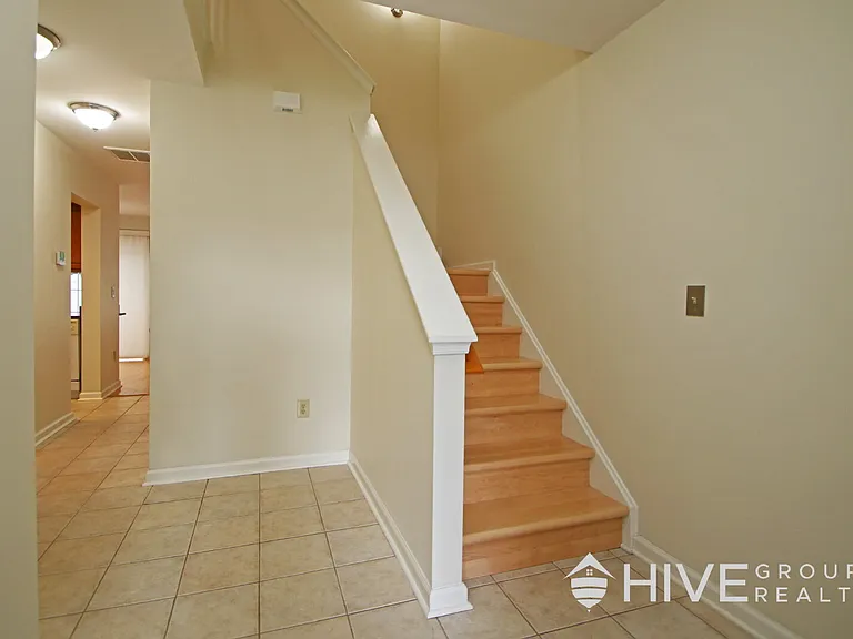 2411 Avonlea Ln — Photo 2