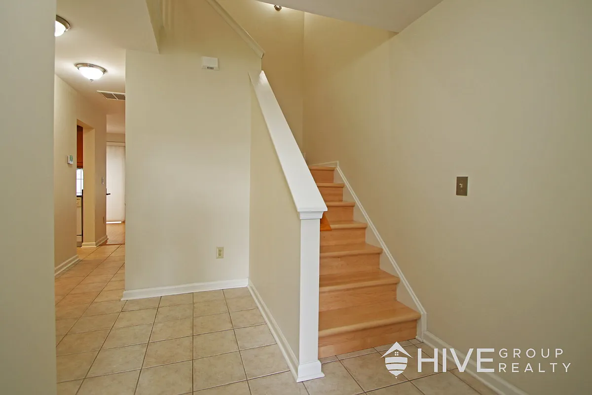 Building Photo - 2411 Avonlea Ln