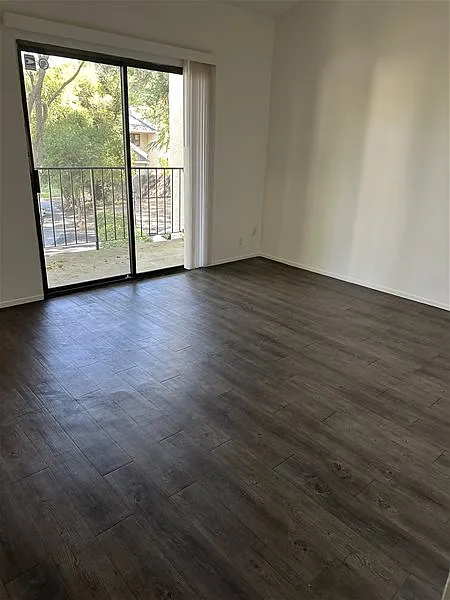 3 bed, 1.0 bath, 950 sqft, $1,850 — Photo 4