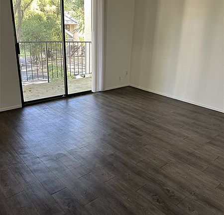 4th image of 614 Adams St #6