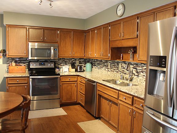 4th image of 373 Heritage Dr