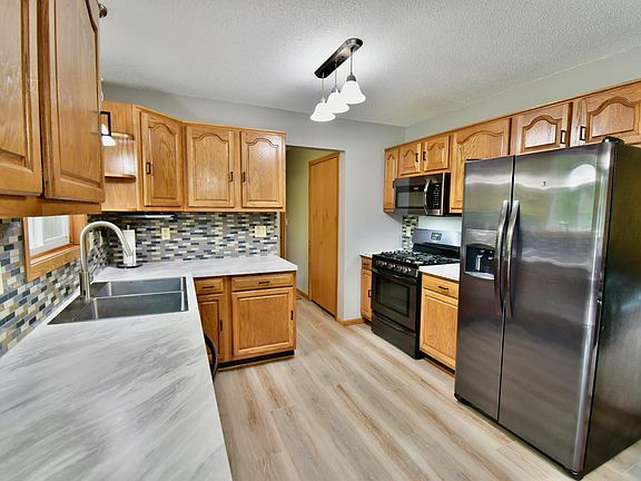 3rd image of 2404 76th Ave