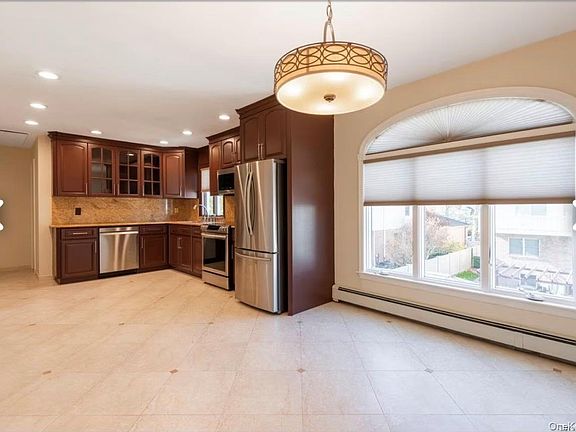 4th image of 171 Roslyn Rd