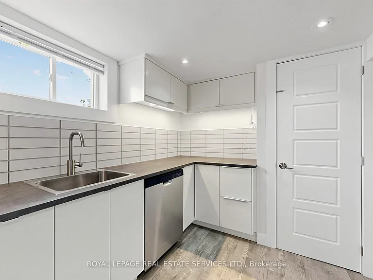 285 Bronte Rd — Photo 33