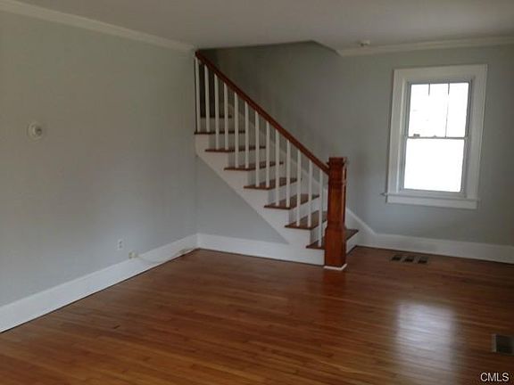 4th image of 839 Carter St