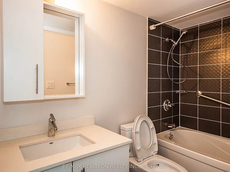 253 S Park Rd #702 — Photo 24