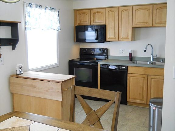 3rd image of 520 Leona Ln