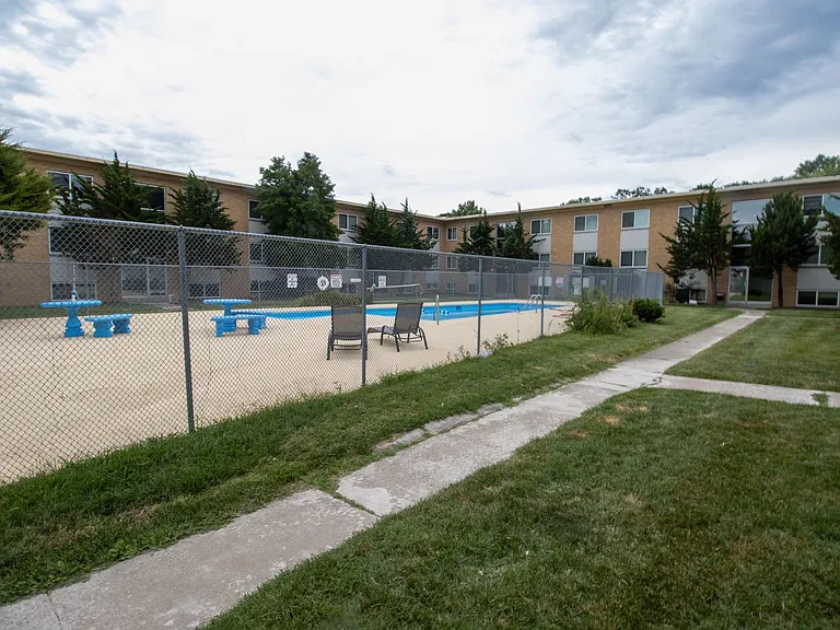 1718 E Broadway — Photo 22