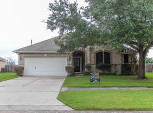 220 Meadowhill Ln, Dickinson, TX 77539