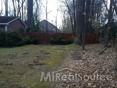 3rd image of 576 Trinway Dr