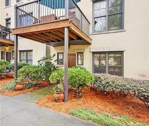 2nd image of 108 Knob Hills Cir