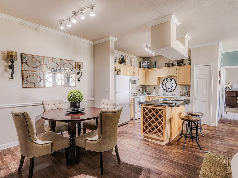 Cypress Lake at Stonebriar Apartments — Photo 8