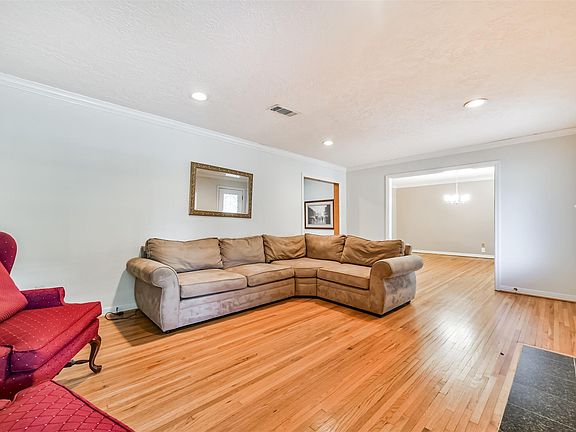 5th image of 2511 Watts St