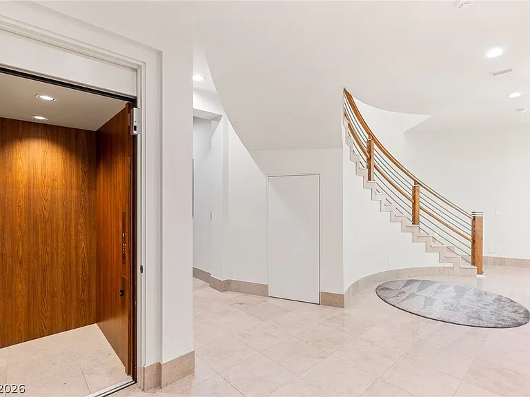 2 Castle Oaks Ct — Photo 37