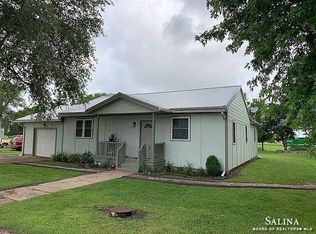 719 E 9th St, Minneapolis, KS 67467