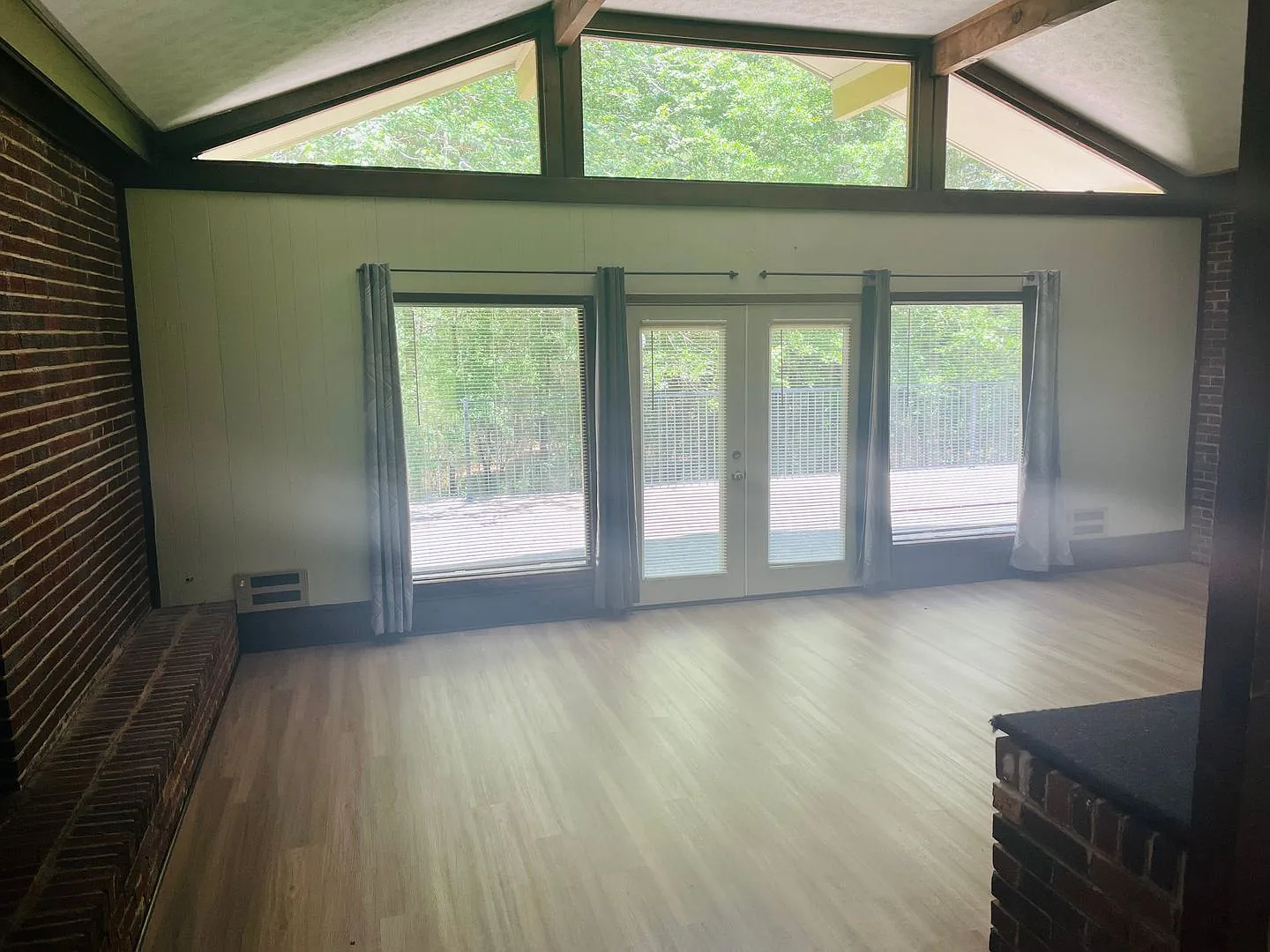 HUGE 4-Bedroom, 2.5-Bath Entertainer's Dream in Fayetteville! — Photo 4