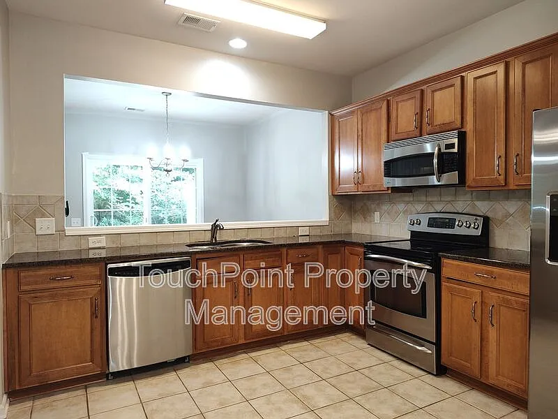 3 bed, 2.5 bath, 1786 sqft, $2,150 — Photo 3