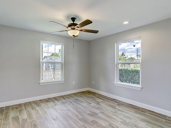4th image of 4740 Redbud St