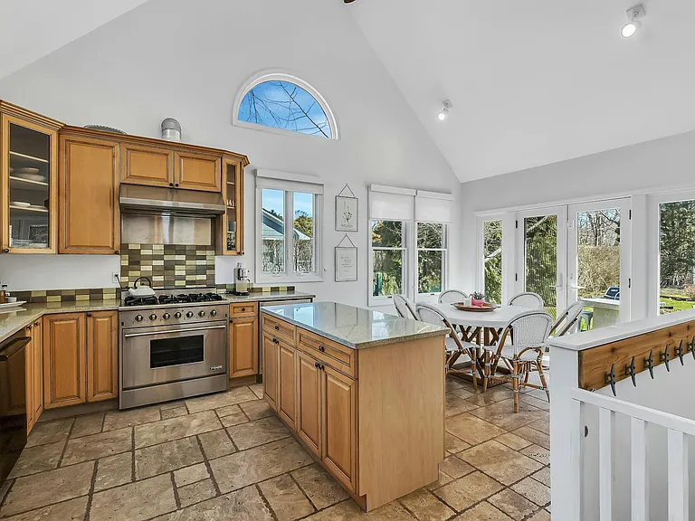 6 Nidzyn Ave — Photo 10