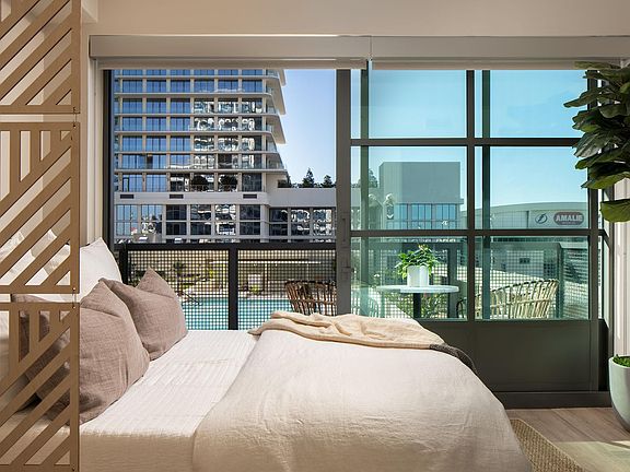 4th image of 1050 Water St #10640243