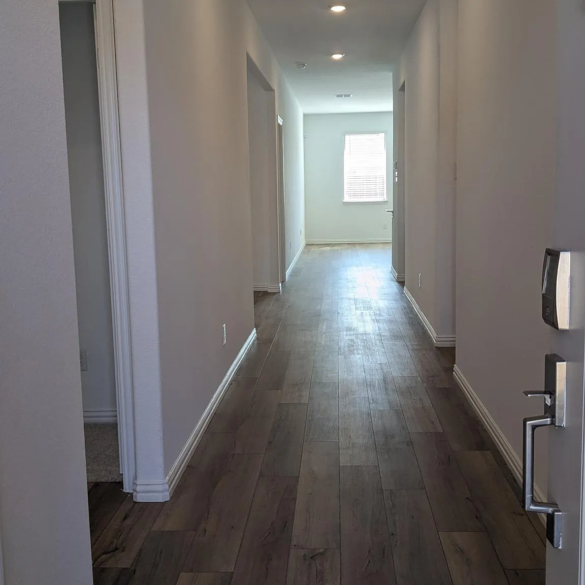 4 bed, 1996 sqft, $2,400 — Photo 3