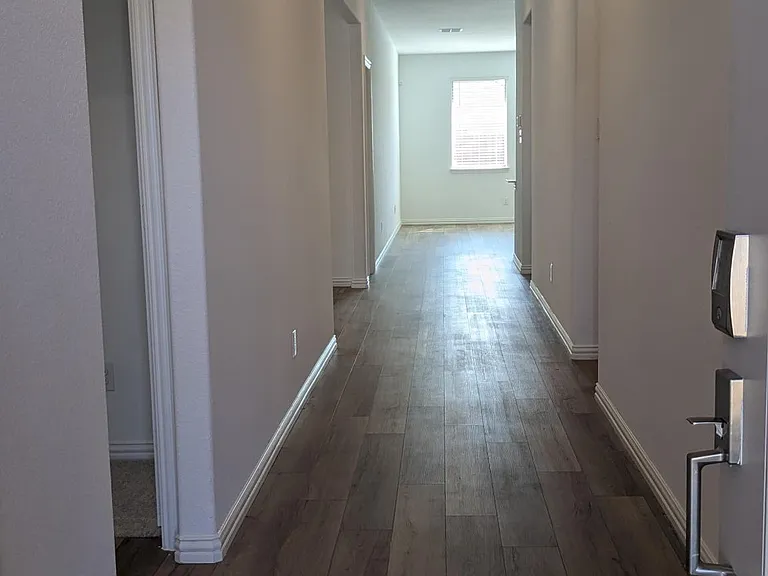 2142 Donker Dr — Photo 3