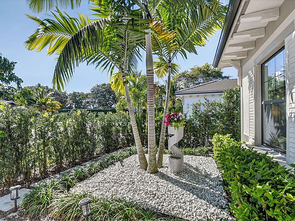 3rd image of 3089 Bellflower Circle
