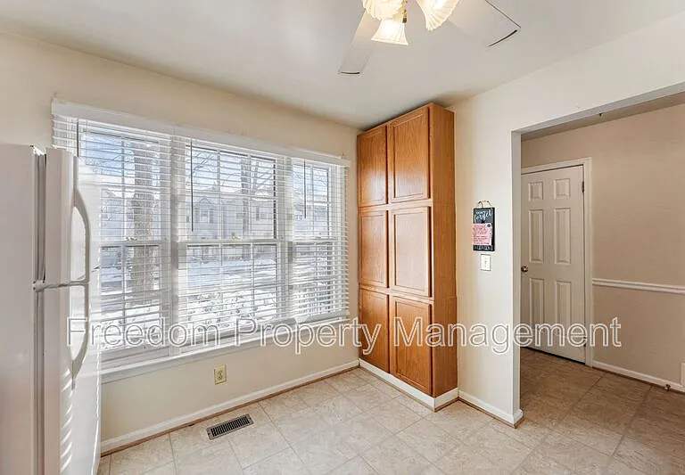 726 Pine Tree Ct — Photo 9