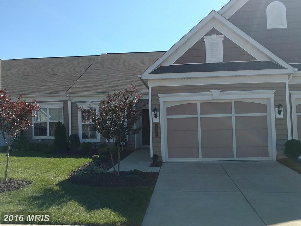 1st image of 167 Hyannis Pl