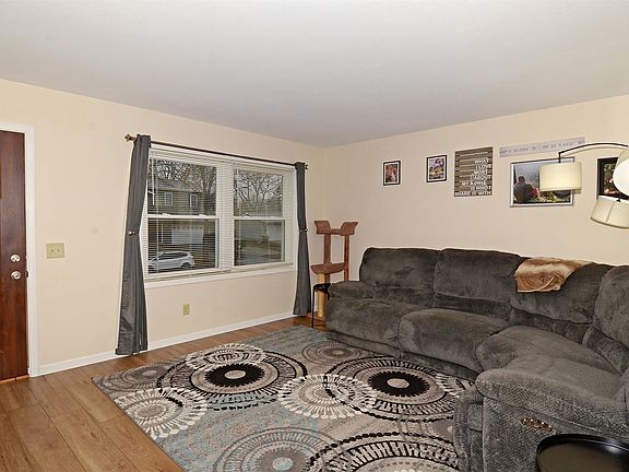 4th image of 4413 American Ash Dr