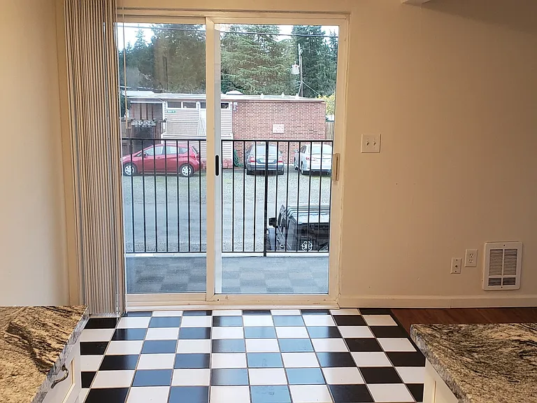 12011 32nd Ave NE #5 — Photo 4