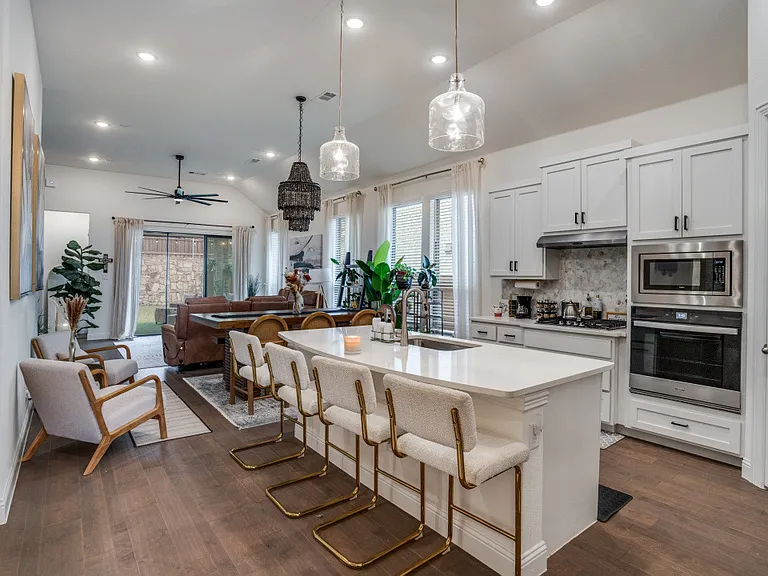 8205 Legacy Trl — Photo 4
