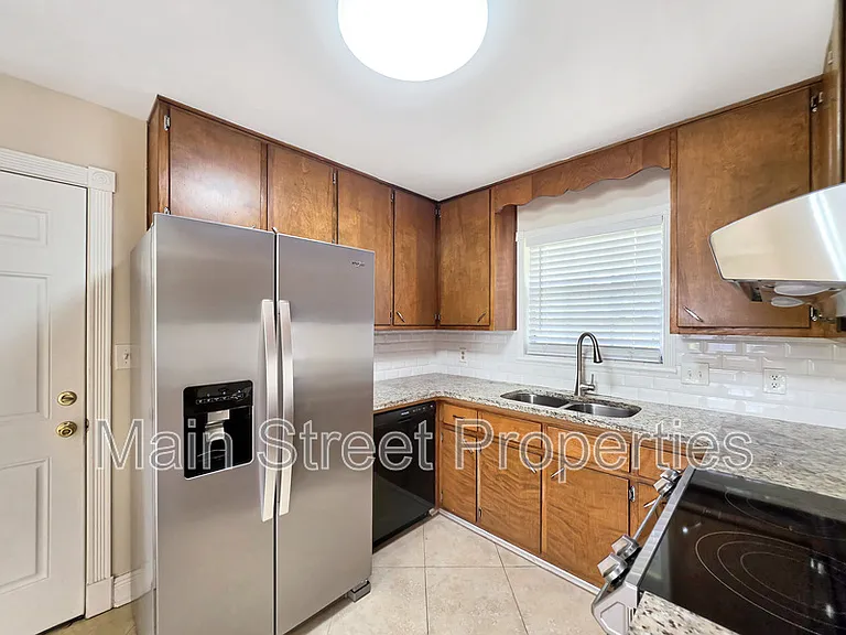 4547 Marseille Dr — Photo 9