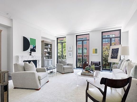 4th image of 145 W 11th St #Townhouse 1
