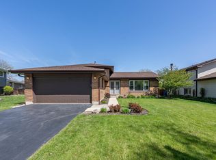 7043 Camden Rd, Downers Grove, IL 60516