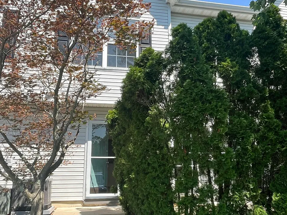 28 Madison Ct