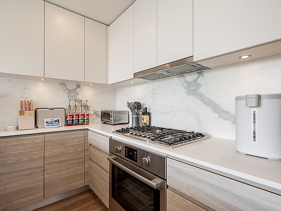 4th image of 585 Austin Ave #2004