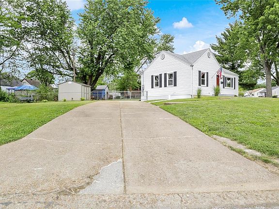 4th image of 2001 Overland Dr