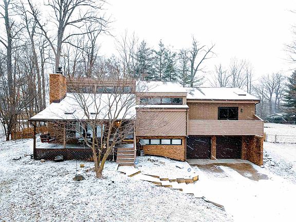 2nd image of 118 E Circle Dr