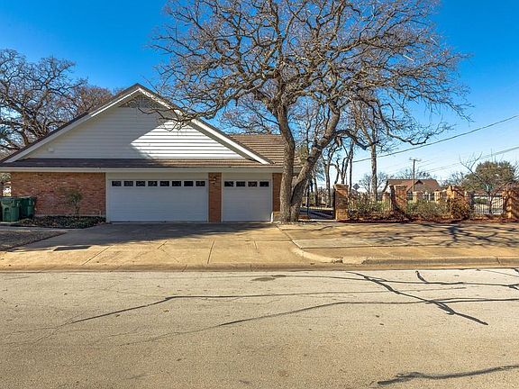 4th image of 1820 W Cedar Elm Dr