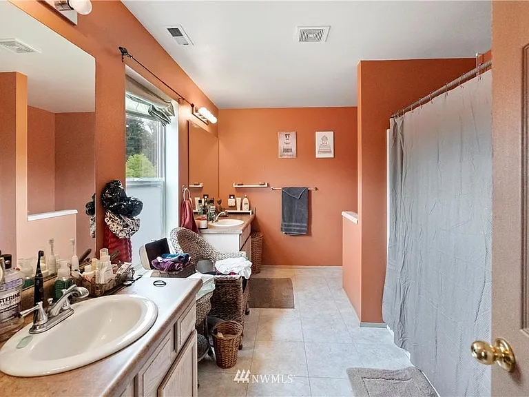 18711 95th Avenue Ct E — Photo 8